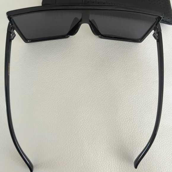 Sloan oversized sunglasses. - Picture 6 of 6